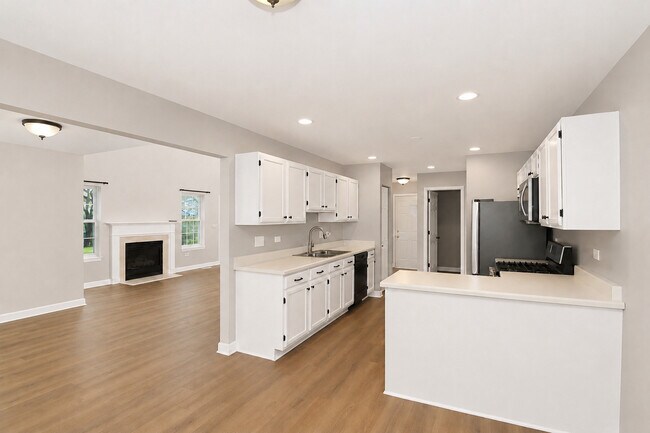 Building Photo - 651 Lancaster Cir