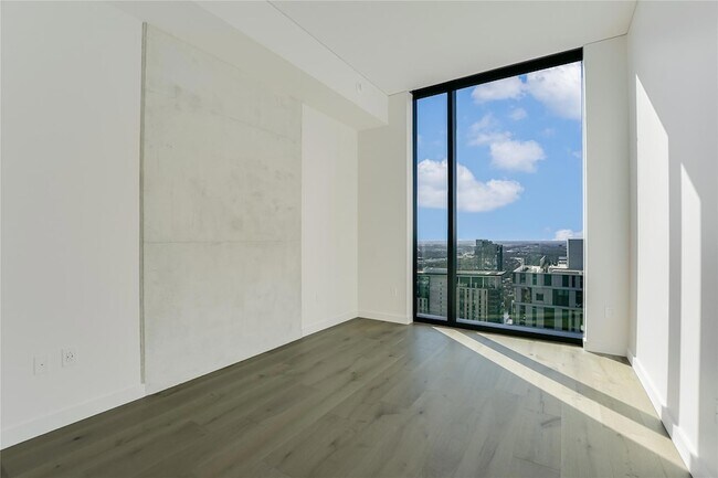 Building Photo - 610 Davis St