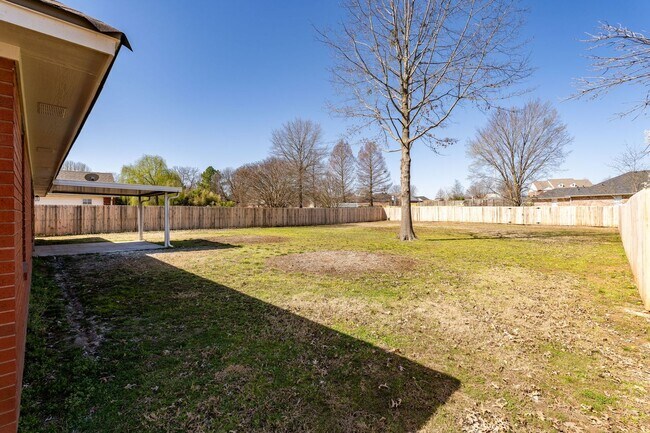 Building Photo - Newly Remodeled Beautiful 3 Bedroom Home