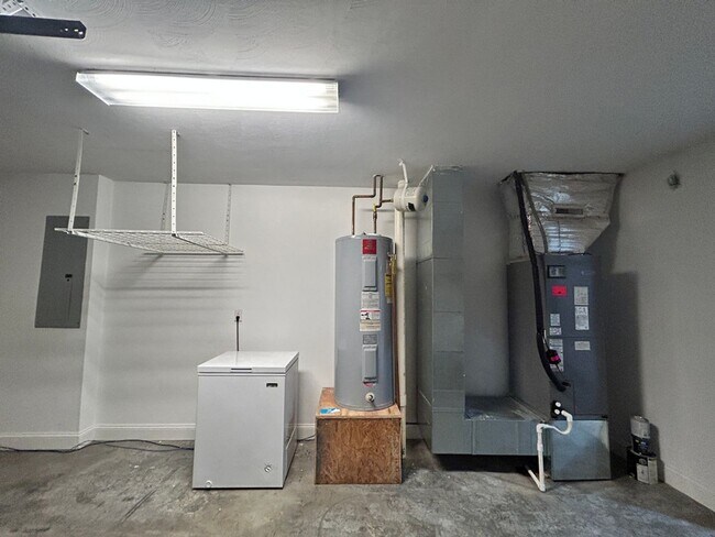 Building Photo - Like New Townhome in Old SW! Close to Cari...