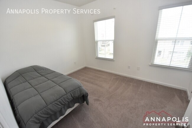 Building Photo - 619 Ravenwood Dr