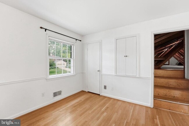 Building Photo - 2419 Claremont Dr