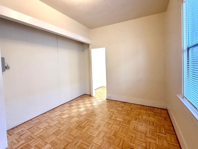 Building Photo - Cozy 2+bdrm/1 bath home w/a huge basement, washer/dryer, & off street pkg, space in the heart of ...