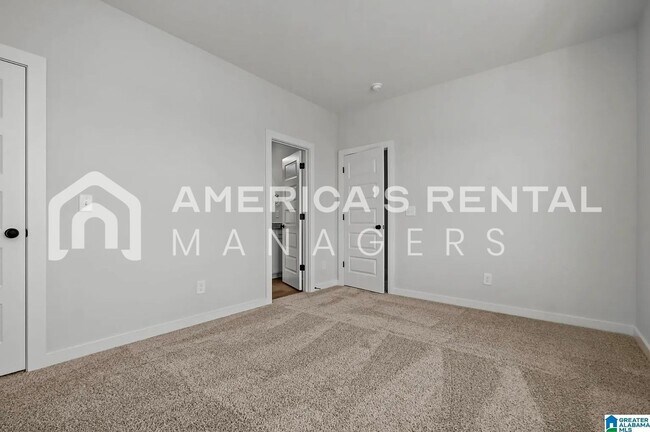 Building Photo - Rare 5 Bedroom Home for Rent!