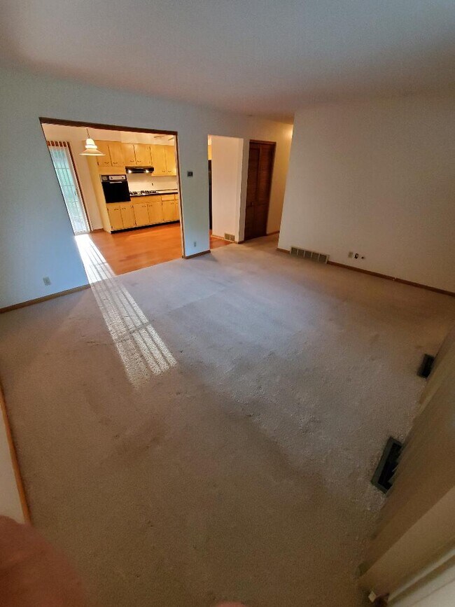 Building Photo - 6814 Ravenwood Ave NW