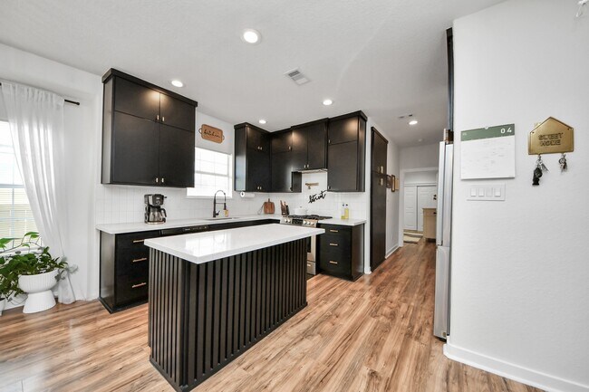 Building Photo - 111 Jenkins St