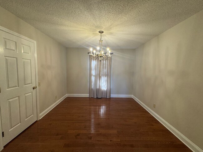 Building Photo - 3BR/2.5BA Home on 1 Acre in Spring Lake