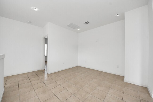 Building Photo - 4311 Oak Ridge Dr