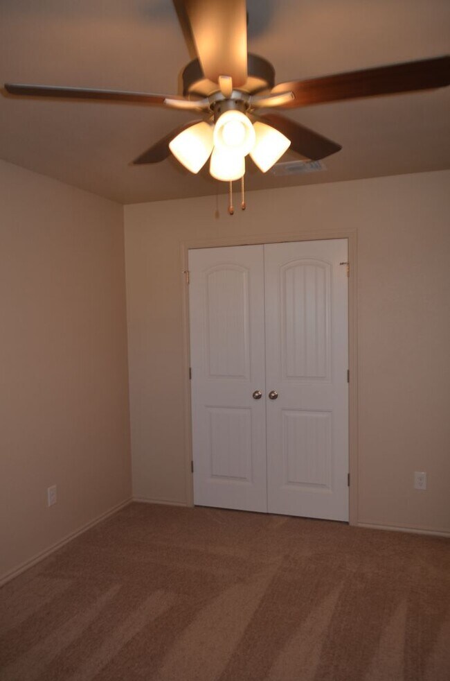 Building Photo - 1713 Clovis Dr