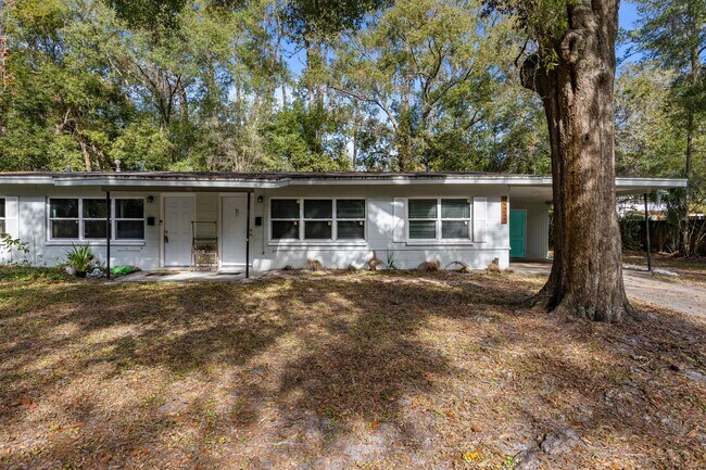 Building Photo - Remodeled 2 bedroom 1 bath duplex located near the Duckpond area