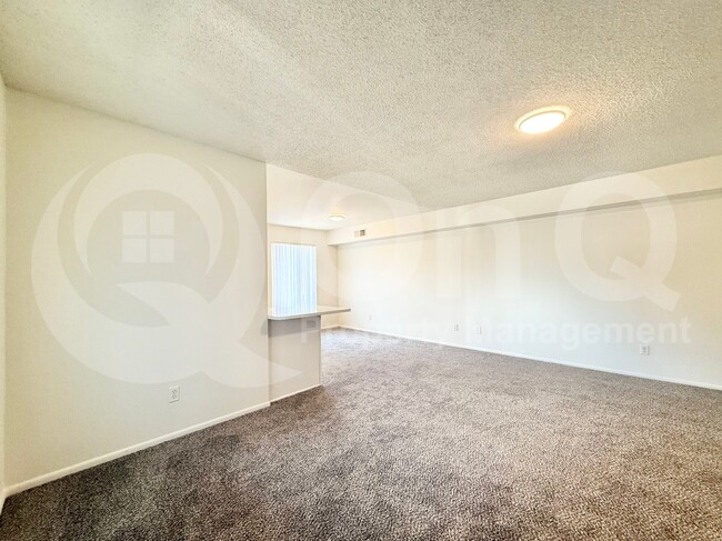 Building Photo - 912 N Revere