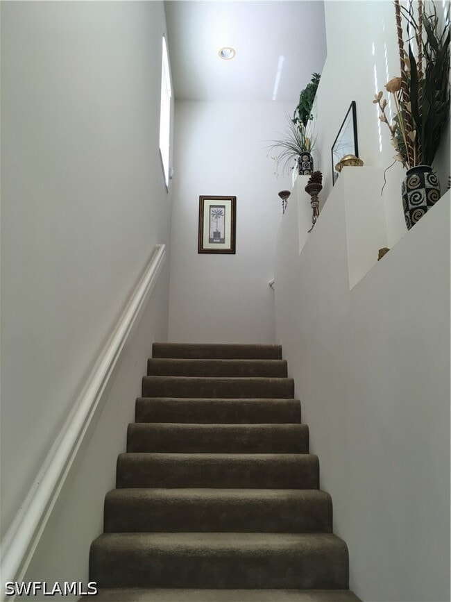 Building Photo - 500 Robin Hood Cir