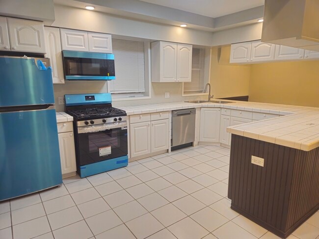 Building Photo - 1819 W Evergreen Ave