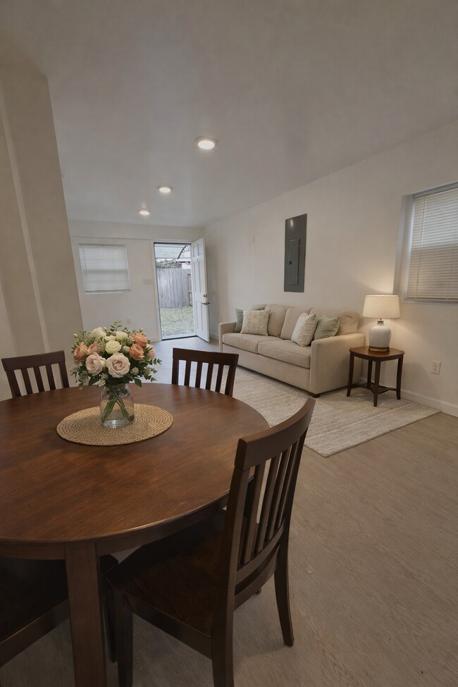 Building Photo - 336 W 18th St