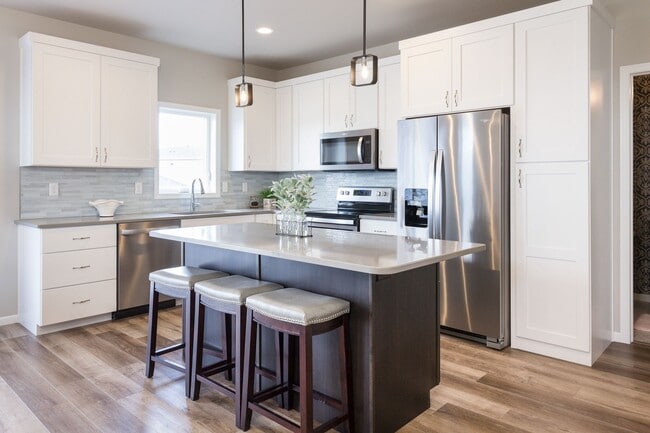 Building Photo - 3-bedroom, 3-bathroom West Fargo Single-Family Home w/ 3 Stall Garage