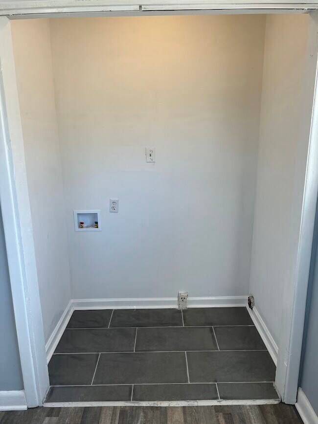 Building Photo - 514 Merritt Dr