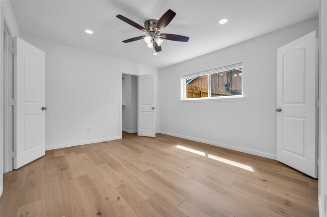 Building Photo - 23922 Creek Ridge Dr