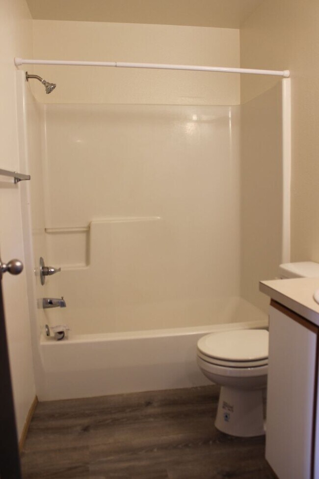 Building Photo - 3 bedroom 2.5 bath family home in quiet Scappoose neighborhood