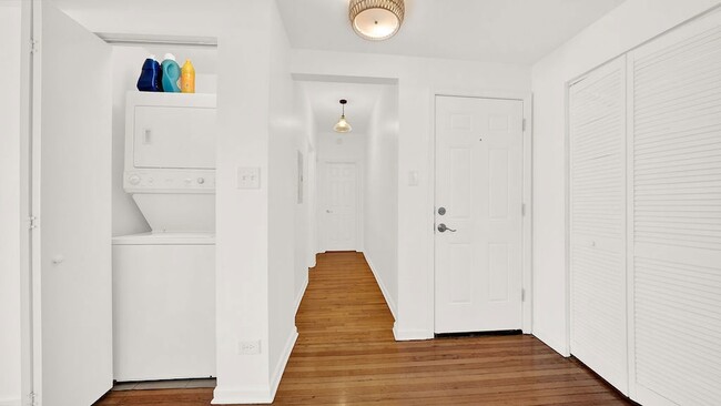 Building Photo - 5142 S King Dr
