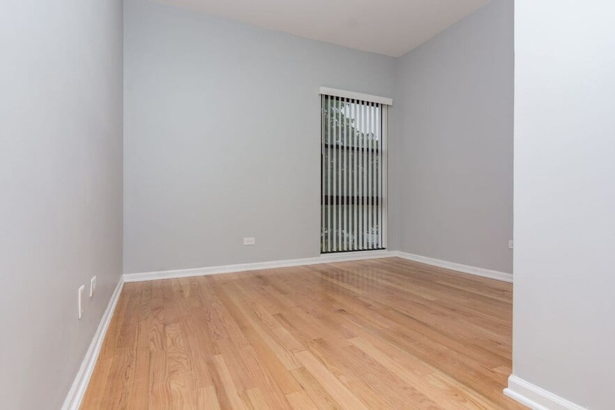 Building Photo - 71 E 56th St