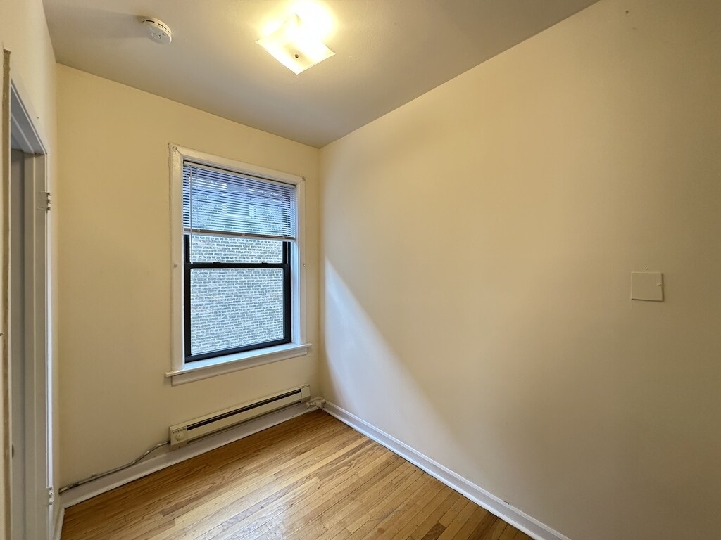 Building Photo - 1034 W George St