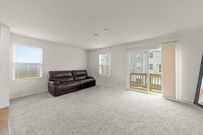 Building Photo - 1561 Sequoia Wy