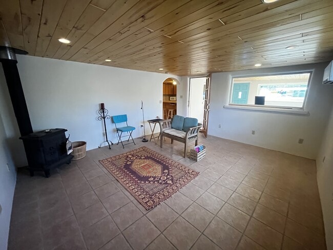 Building Photo - 409 Maria Ln