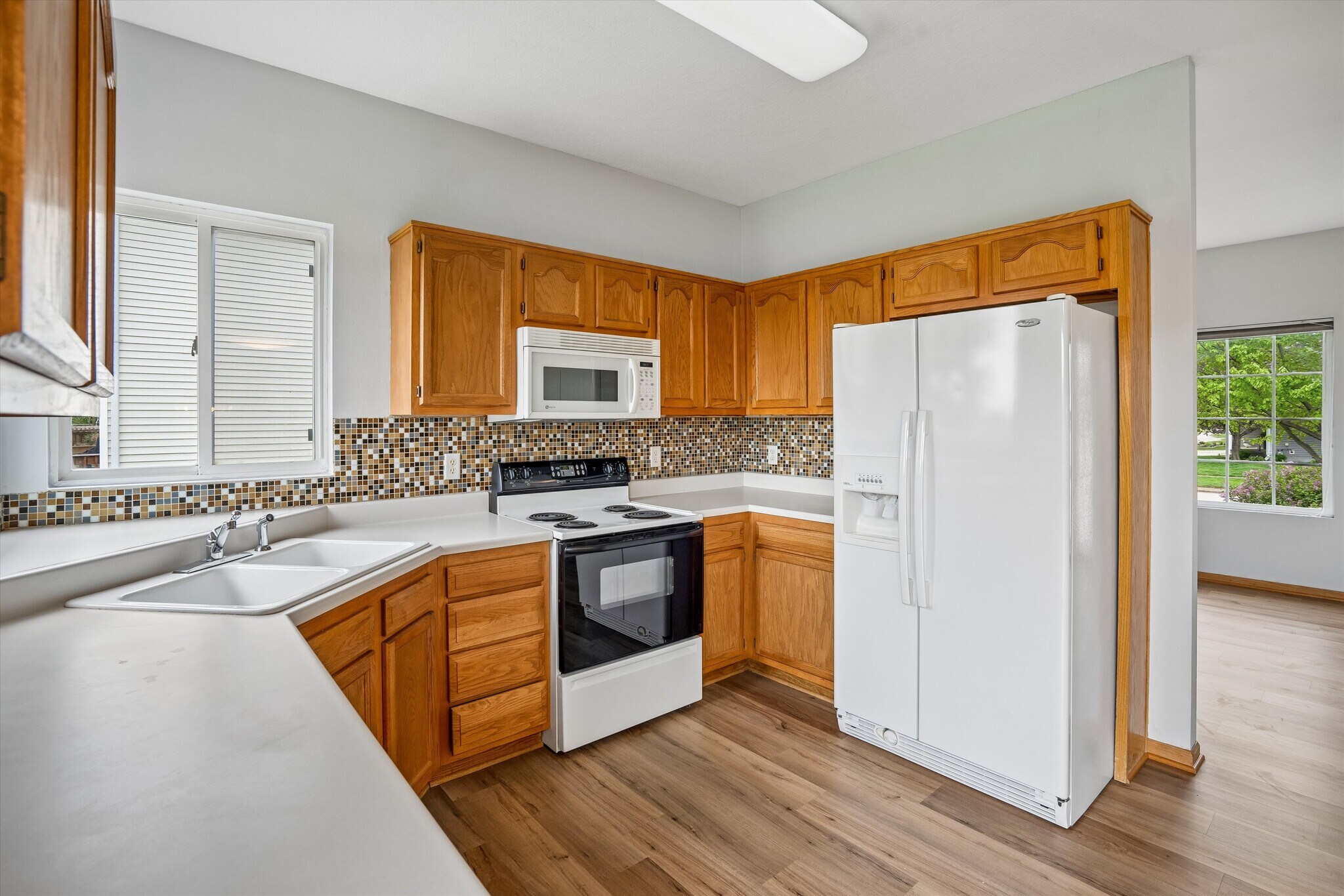 Building Photo - 505 SE Crabapple Dr
