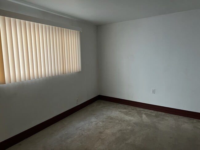 Building Photo - 2434 Riverside Pl