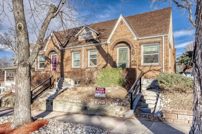 Building Photo - Charming and updated bungalow located just west of Wash Park!! Move in Special 1-month free rent!