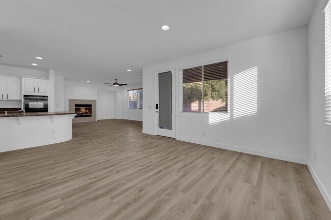 Building Photo - 914 Armandito Dr