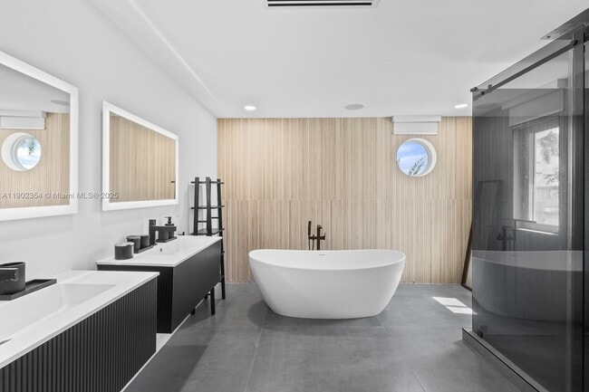 Building Photo - 6358 NW 113th Pl