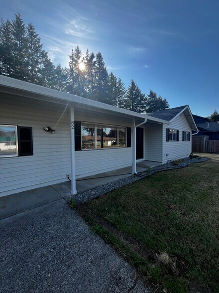 Building Photo - 82 Dalen St