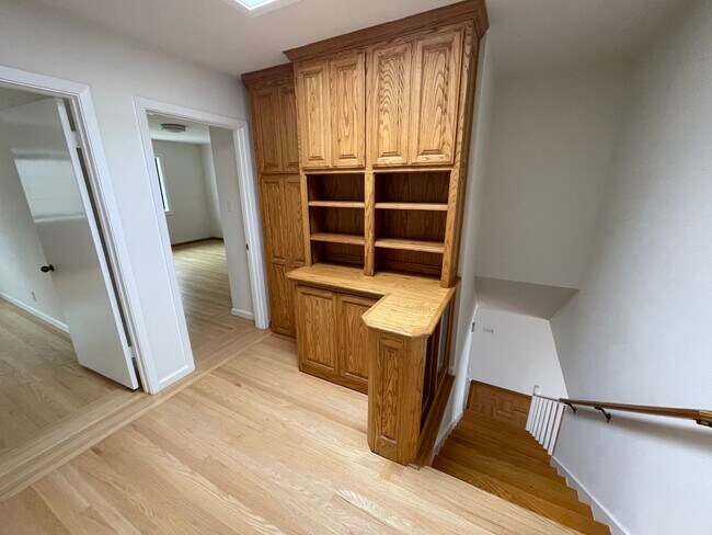 Building Photo - Beautiful Golden Gate Heights 5 Bed/3.5 Bath Home w/Amazing Views