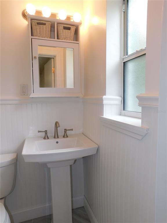 Building Photo - 118 NW 35th Ter