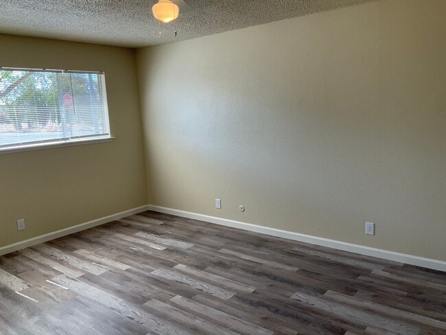 Building Photo - APPLY NOW!!!!