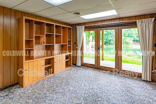 Building Photo - 165 Lakeshore Ct