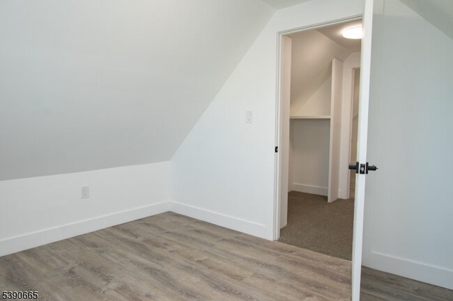 Building Photo - 84 E Clifton Ave