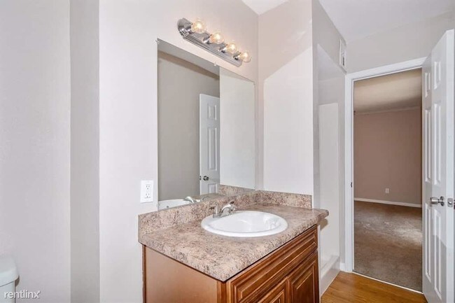 Building Photo - 3 br, 2 bath House - 5610 West Roma Avenue