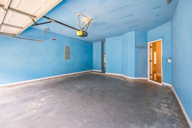 Building Photo - Spacious 4BR House in Lawrenceville