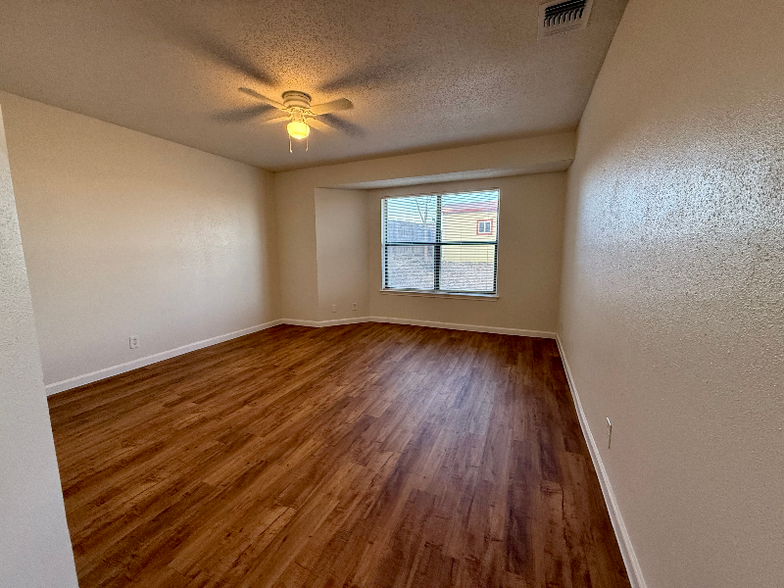 Building Photo - 8519 Ridge Garden Dr