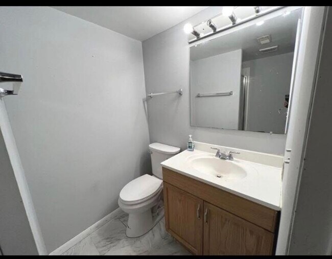 Building Photo - 324 Hiawatha Dr