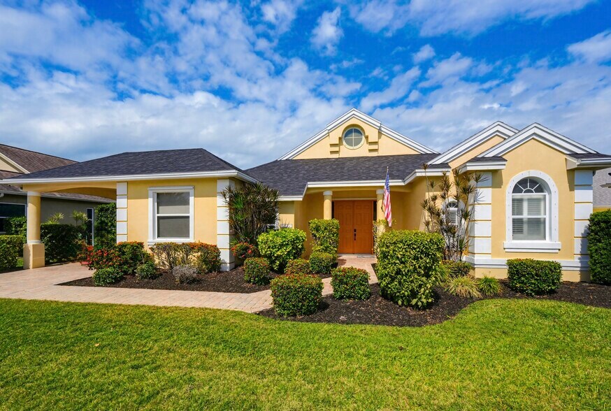 Building Photo - 4423 Shark Dr