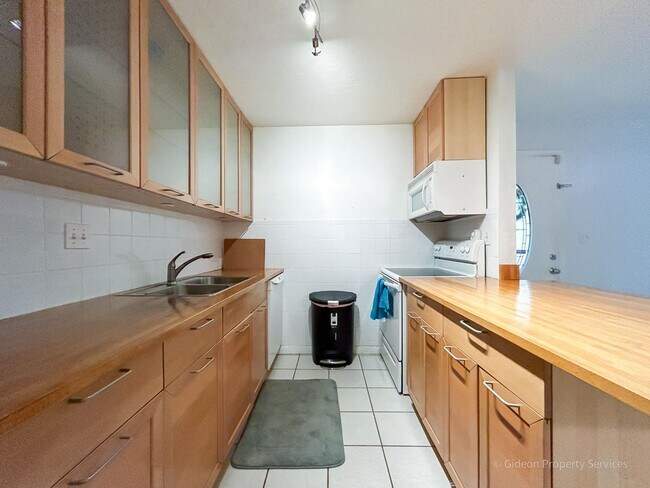 Building Photo - Adorable 1/1 in Tumblin Creek