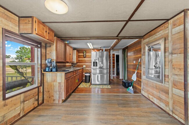 Building Photo - 480 Grandpa Rd