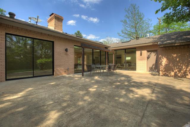 Building Photo - 5946 Desco Dr