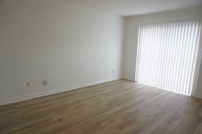 Building Photo - 7400 Bellerive Dr
