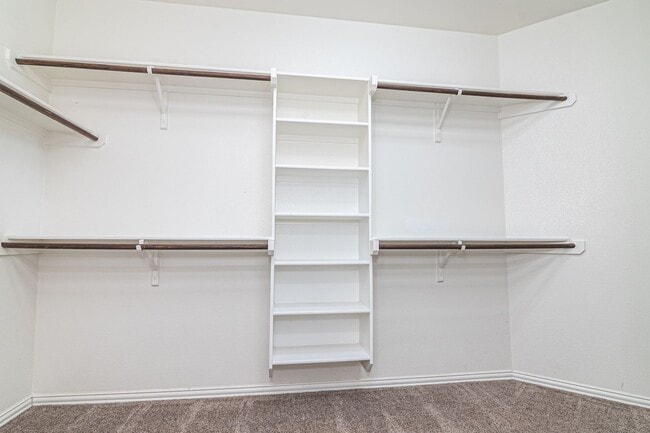 Building Photo - 819 Pentagon Rd