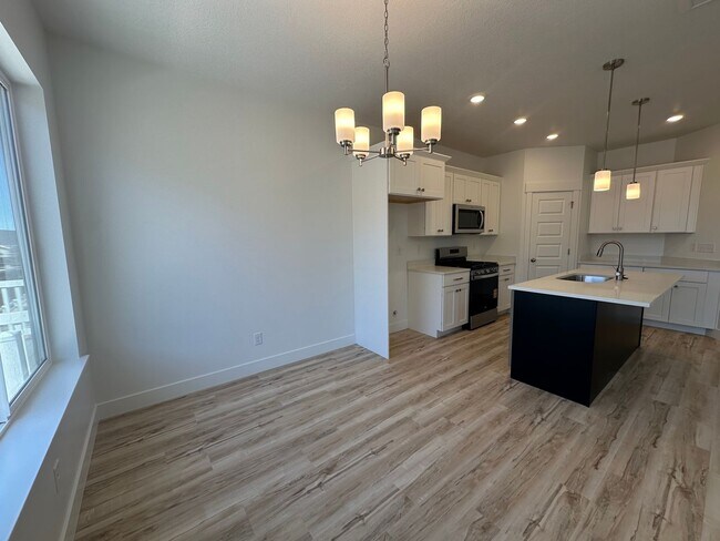 Building Photo - 5280 Acacia Dr
