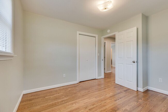 Building Photo - 606 Pine Ridge Rd